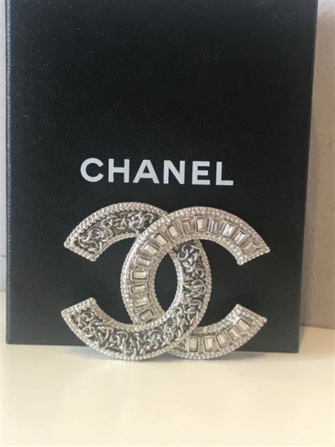 spilla chanel imitazioni chanel bigiotteria